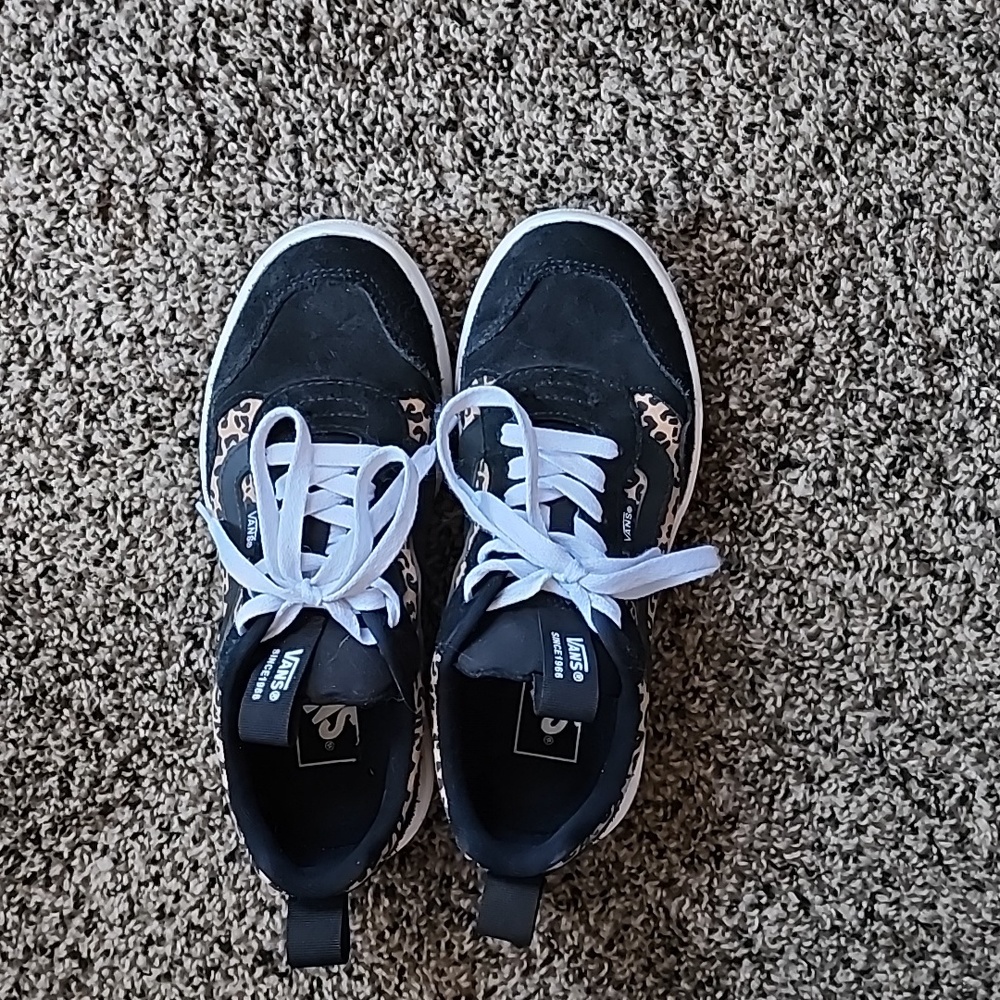 Lepord vans tennis shoes